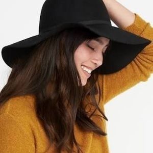 Floppy hat